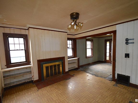 5th image of 3126 N Indiana Ave