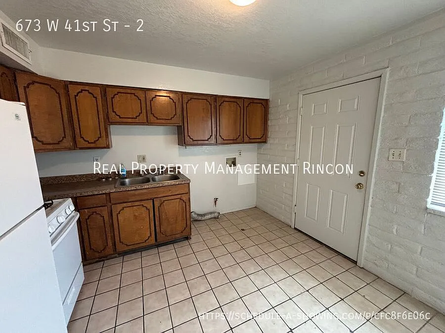 2 Bed, 1 Bath Duplex Apartment just minutes from I-10 and I-19! — Photo 4