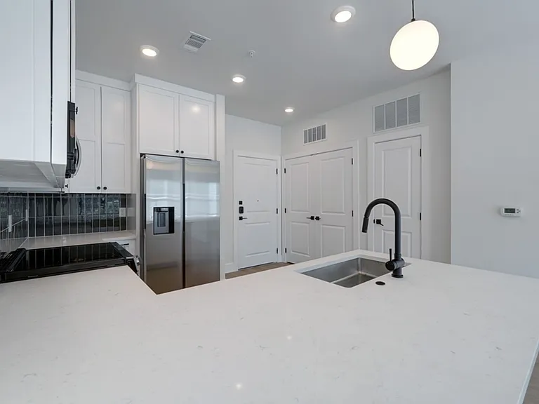 3000 Duval St #105 — Photo 7