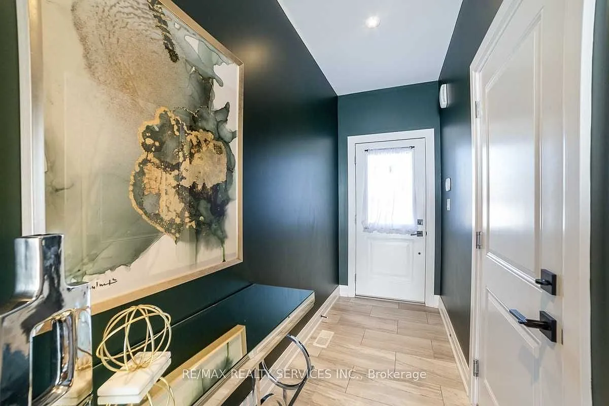 3 bed, $2,999 — Photo 2