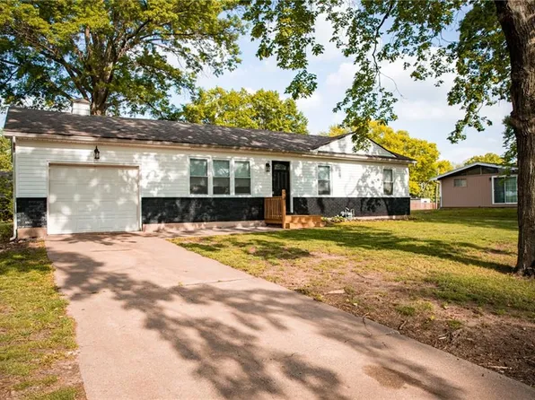 23 Johnson St, Buckner, MO 64016