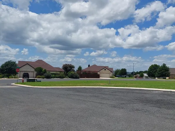 602 Atkins Ct, Fredericksburg, TX 78624