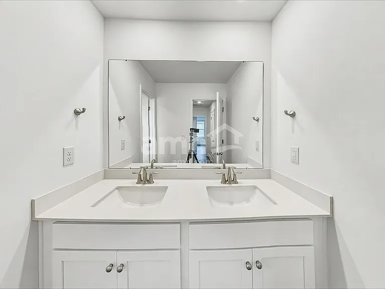 4052 Williams Rd — Photo 13