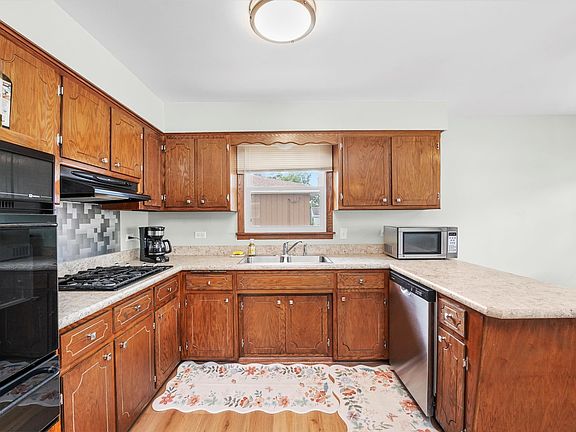 4th image of 10642 S 83rd Ct