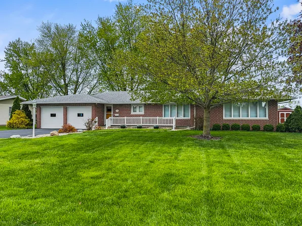 525 N 3rd St, Cissna Park, IL 60924