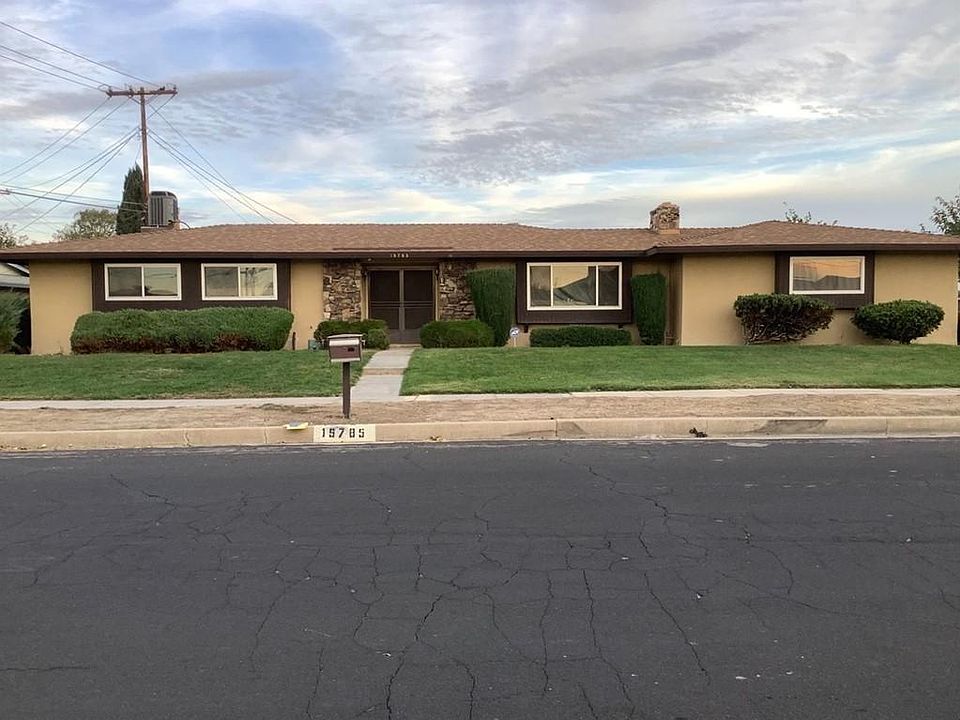 1st image of 15785 La Paz Dr