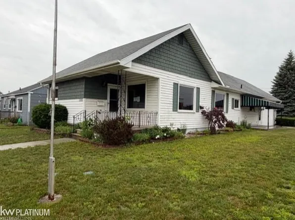 1303 23rd St, Port Huron, MI 48060