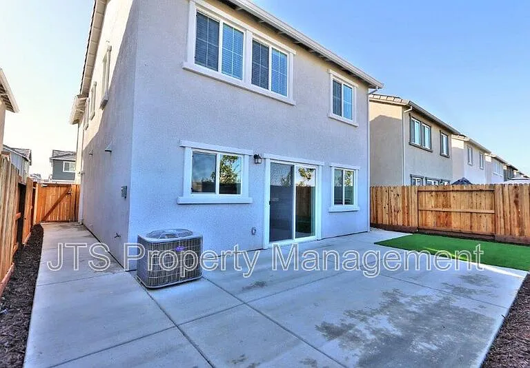 2097 Shady Tree Cir — Photo 73