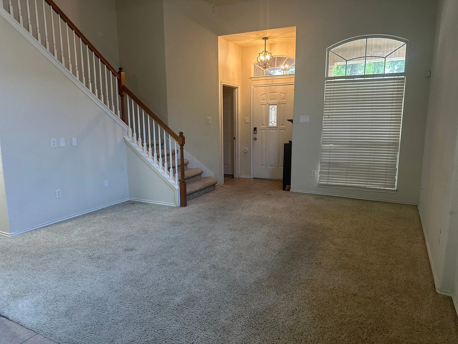 3 bed, 2.5 bath, 1526 sqft, $1,600 — Photo 3