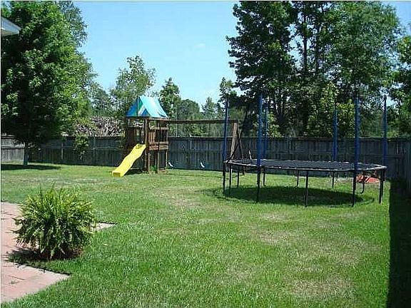 Huge Privacy Fenced in Yard