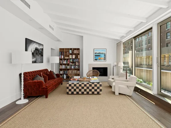 35 East 63rd Street image 3 of 25