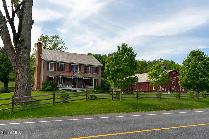 2nd image of 1135 Middleline Road