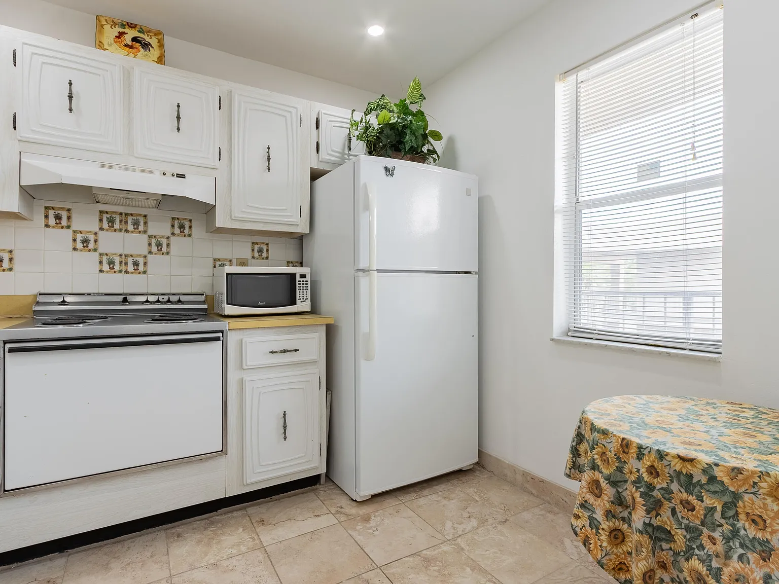 2 bed, 2.0 bath, 865 sqft, $1,700 — Photo 3