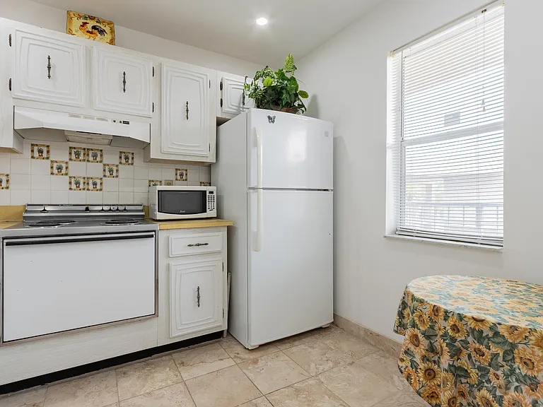 2811 Somerset Dr #412 — Photo 3