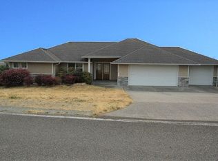 1038 Joanna Ln, Camano Island, WA 98282