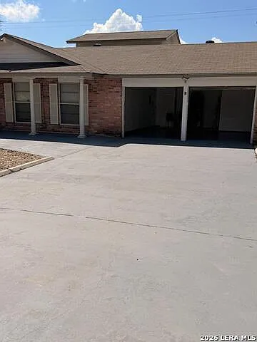 5 bed, 2.0 bath, 2100 sqft, $2,000 — Photo 2