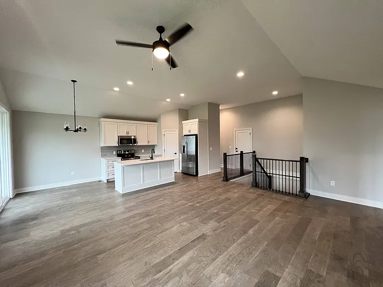 1401 SW Heartwood Ter — Photo 2