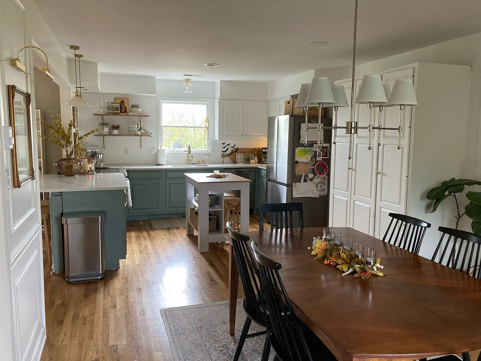 4 bed, 2.5 bath, 2102 sqft, $2,600 — Photo 2