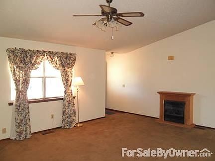 Living Room
						:
						Vaulted ceiling, Gas Fireplace, Ceiling fan