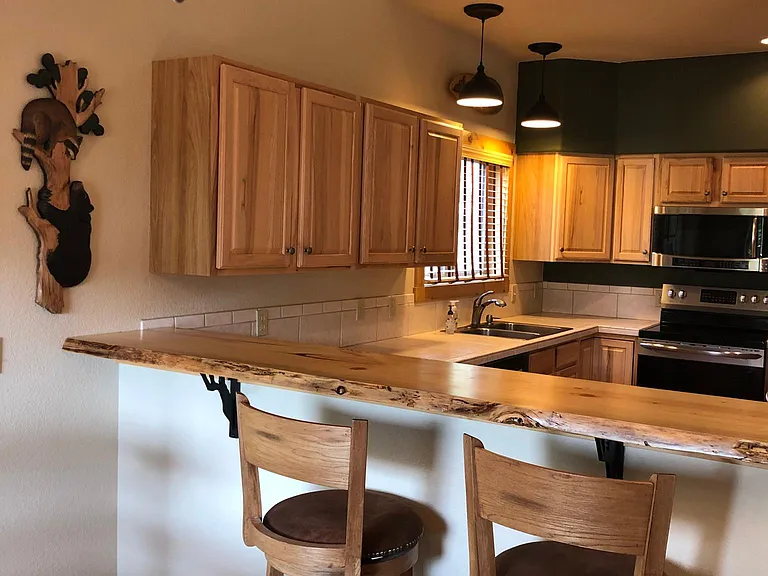 Live edge Bar with included Bar Stools,
