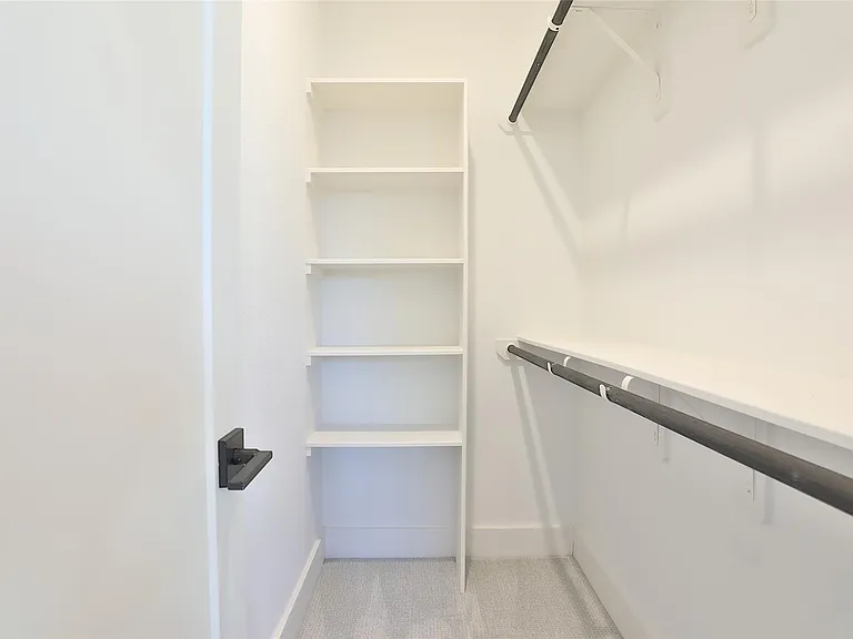 1020 W 15th 1/2 St #B — Photo 31