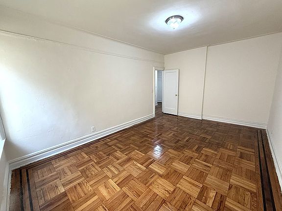 5th image of 1402 W 4th St APT D16