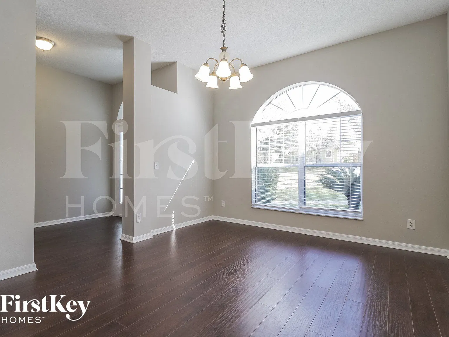 4 bed, 2.0 bath, 2298 sqft, $2,825 — Photo 4