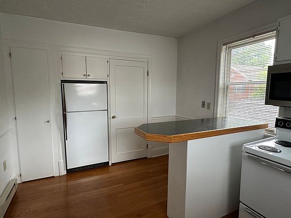 3rd image of 811 S Braddock St #8
