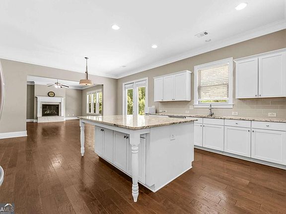4th image of 3760 Kentwood Ct