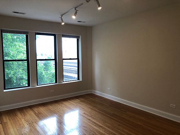 2nd image of 1106 W Balmoral Ave #3
