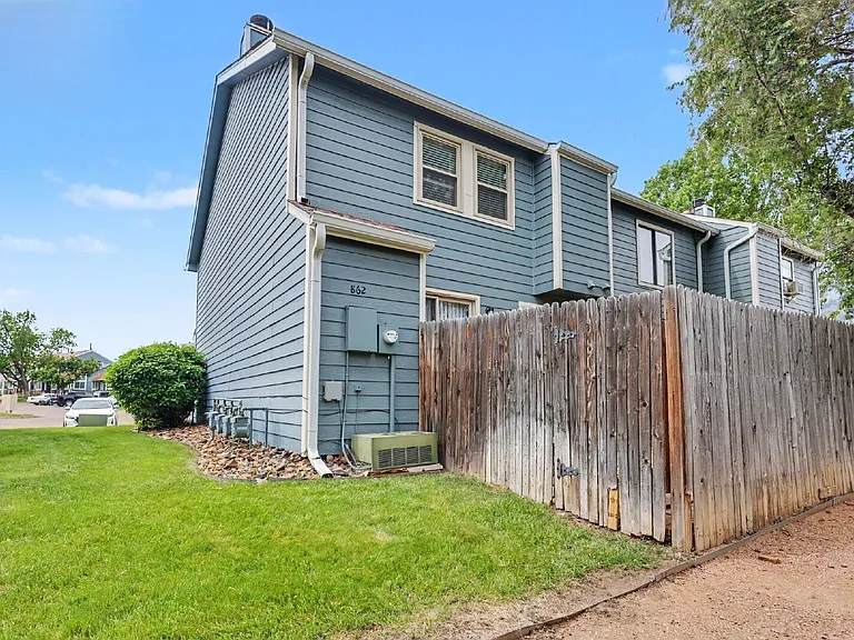 862 London Green Way — Photo 28