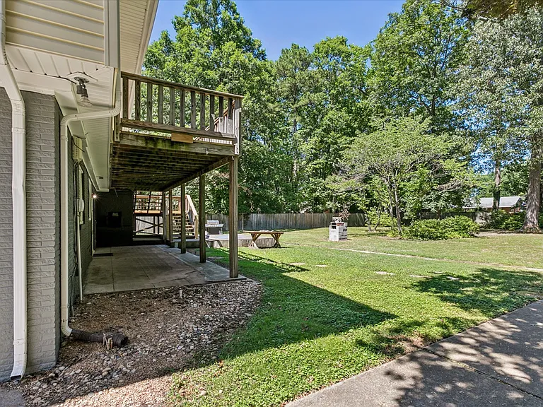 112 Leslie Dr — Photo 6