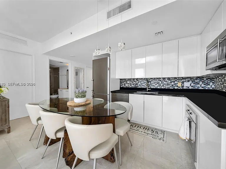 92 SW 3rd St #902 — Photo 30
