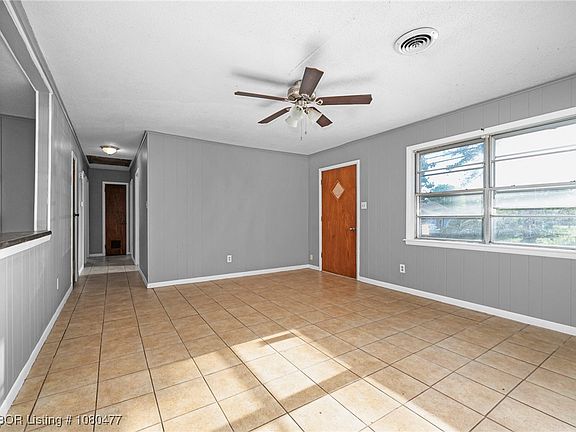 5th image of 826 Church Ave