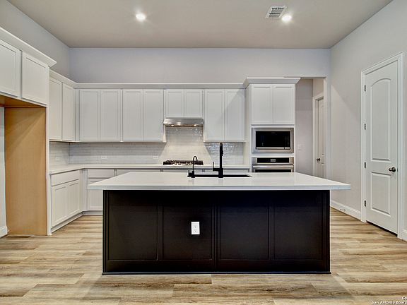 5th image of 13515 Valjean Avenue