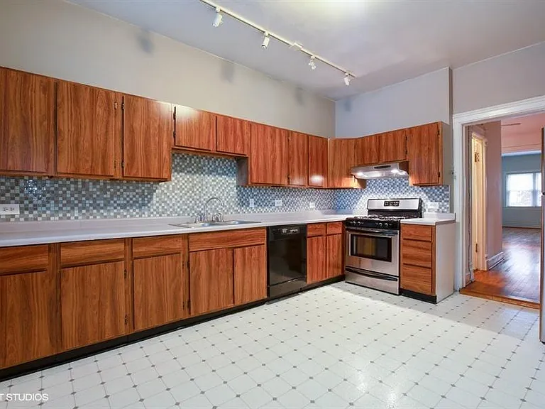 3041 N Southport Ave #1 — Photo 5