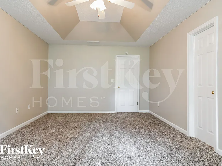 1046 Preserve Ln — Photo 8