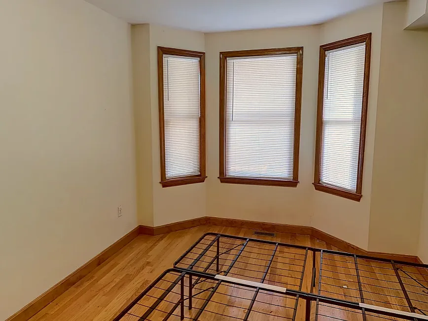 4 bed, $5,400 — Photo 3