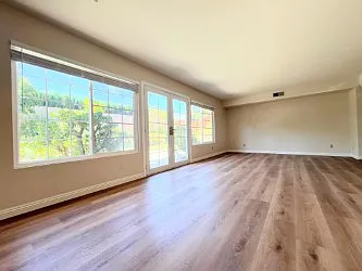 893 Lindawood St — Photo 11