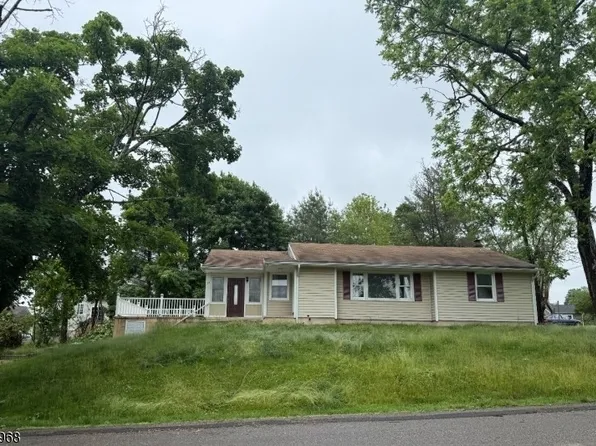 125 Hillcrest Dr, Milford Boro, NJ 08848