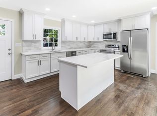 33 Beverly Rd, Smithtown, NY 11787