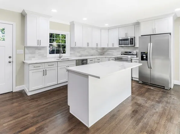 33 Beverly Road, Smithtown, NY 11787