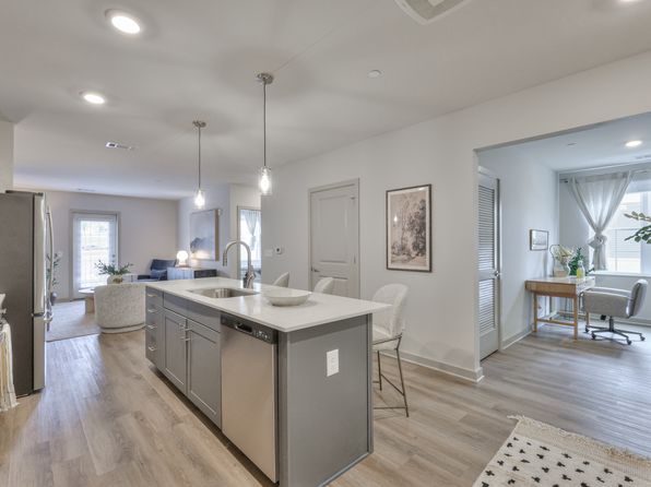 1015 Gant Hill Dr #1018-107