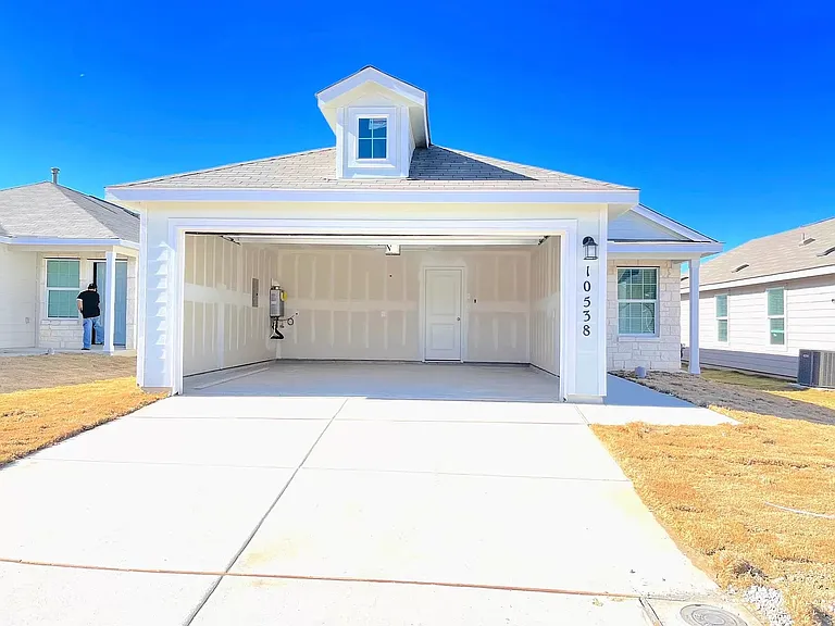 10538 Varmus Dr — Photo 2