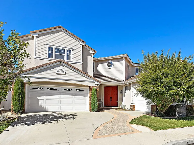 2438 Aquamarina — Photo 3