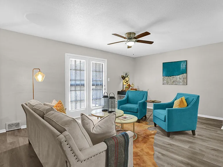 Rhodes Townhomes — Photo 4