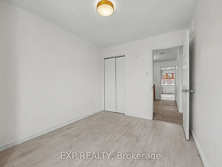 218 Rolling Meadow Cres — Photo 20