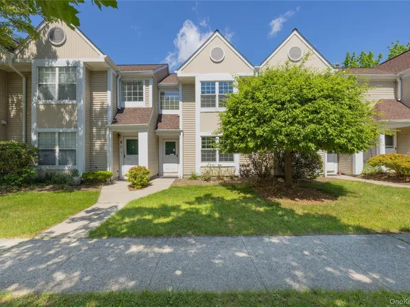 25 Creekside Circle, Spring Valley, NY 10977