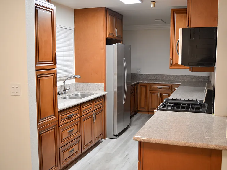 1726 Winona Blvd #104 — Photo 6