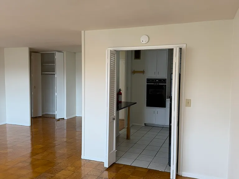 39 E 39th St #2L — Photo 12